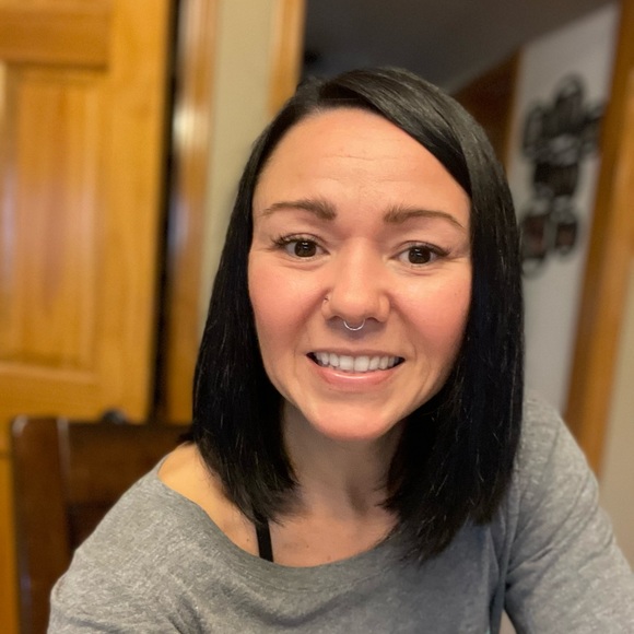 Meet your Posher, Kim - Picture 2 of 3